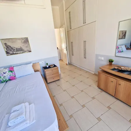 Kalogria Beach Apartments Летний дом Калогрия